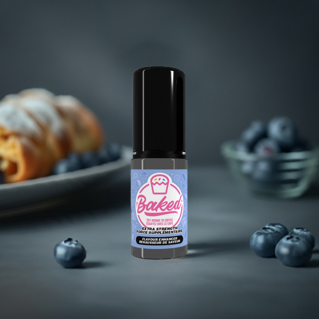 Bouteille compte-gouttes BAKED de saveur liquide concentrée Trudel aux bleuets avec le dessert et des bleuets en arrière-plan.